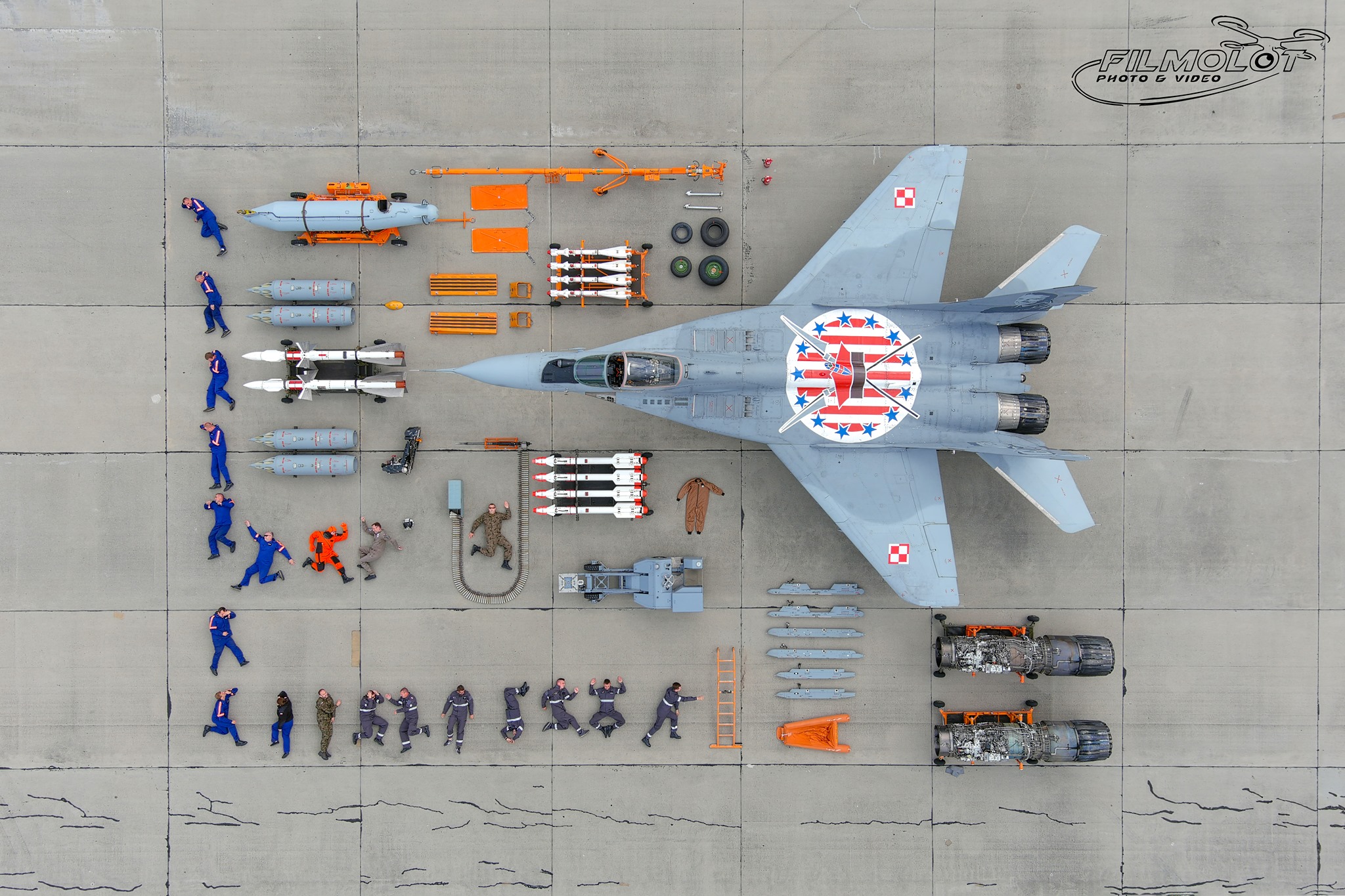 MiG-29 — zdjęcie z drona z góry