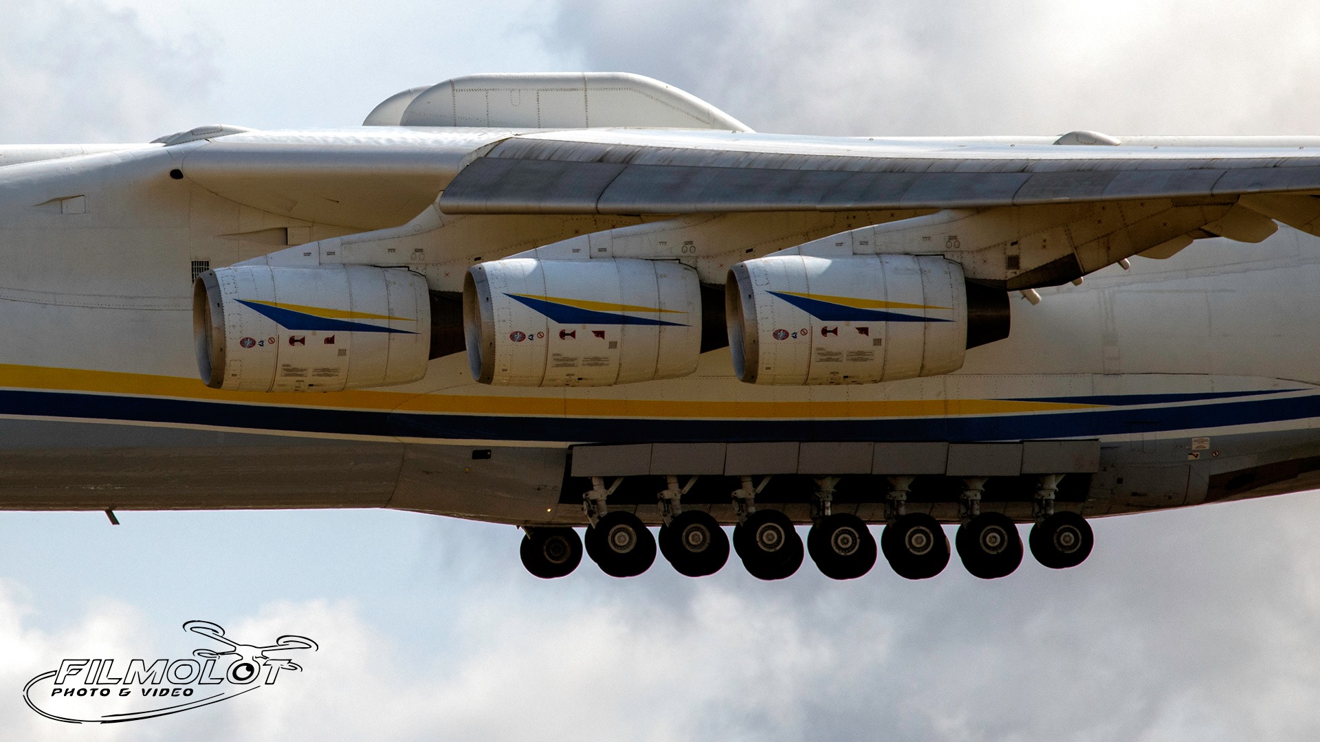 Antonov An-225 — silniki i podwozie